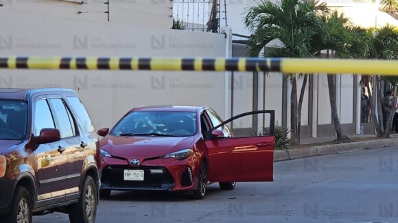 Tenían 22 y 28 años: identifican a los dos hombres ejecutados en un carro a espaldas del Congreso, en Culiacán, Sinaloa