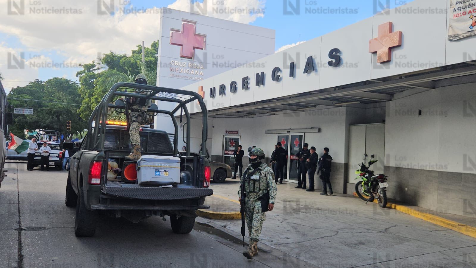camioneta del Ejercito afuera de la Cruz Roja