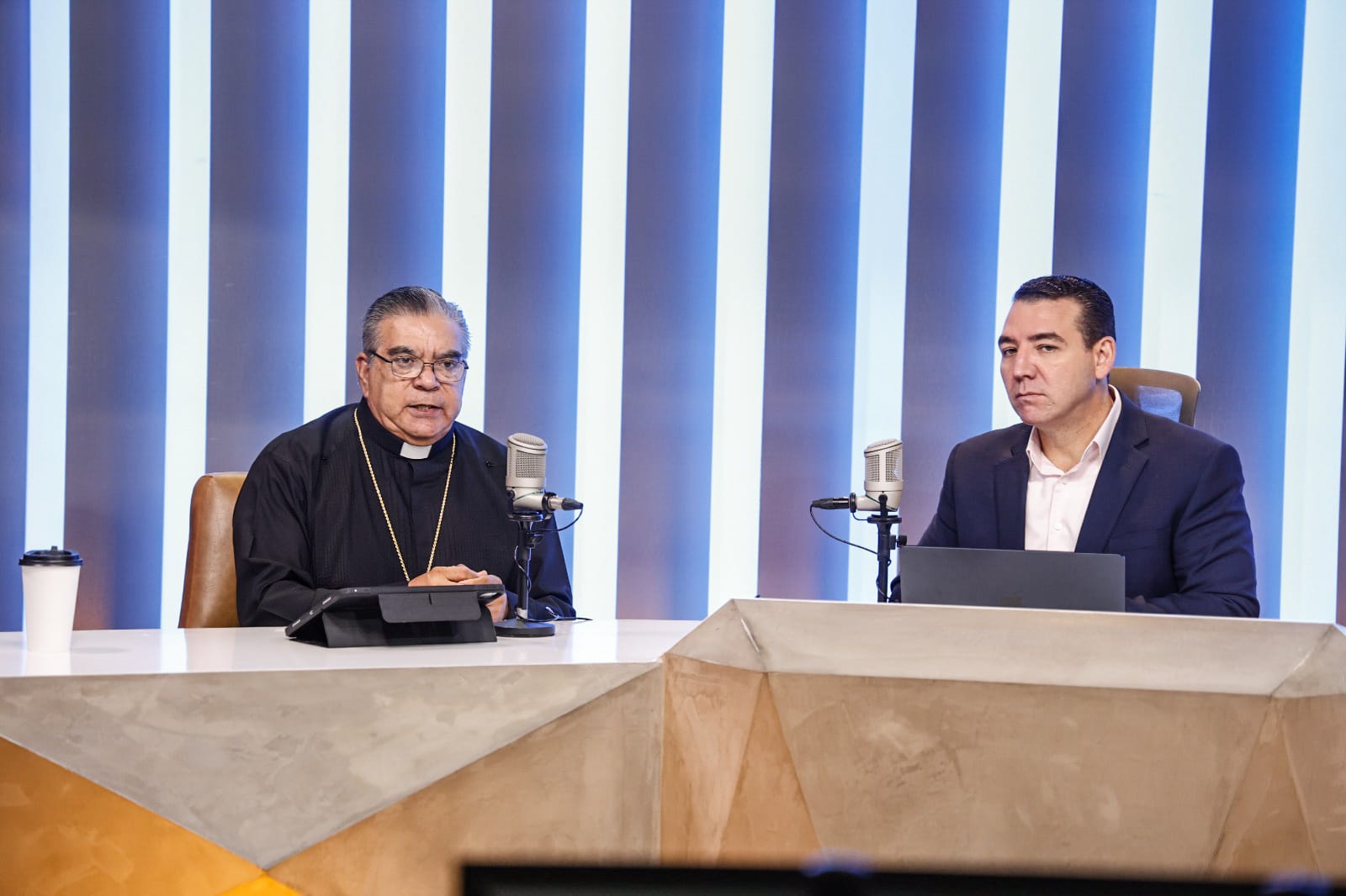 el Obispo de la Diocesis de Culiacán Jesus Jose Herrera Quiñonez visito vibra radio