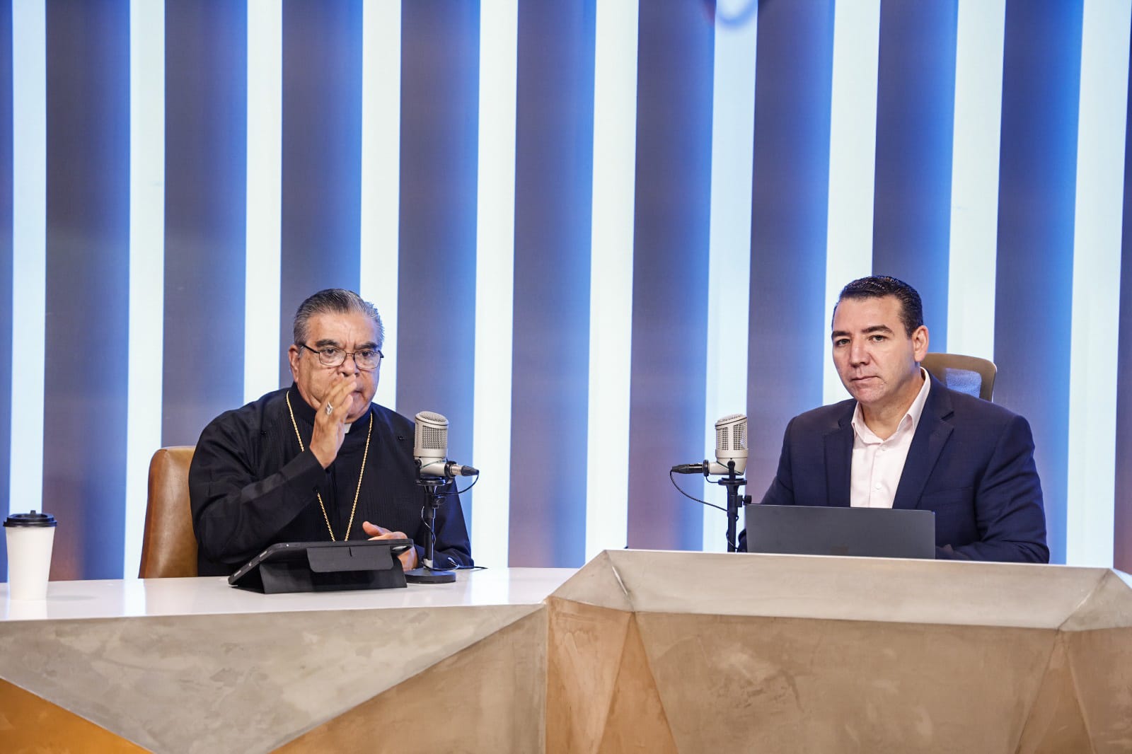 el Obispo de la Diocesis de Culiacán Jesus Jose Herrera Quiñonez visito vibra radio
