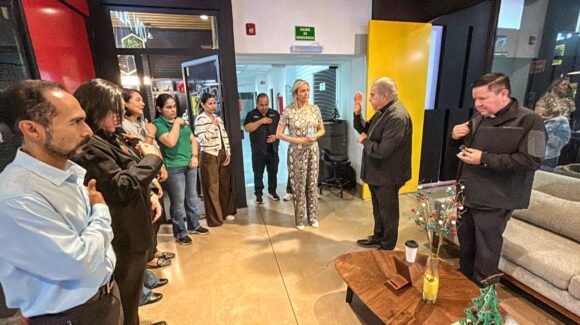 Desde Los Noticieristas, el Obispo de Culiacán da mensaje de paz y bendice a los sinaloenses