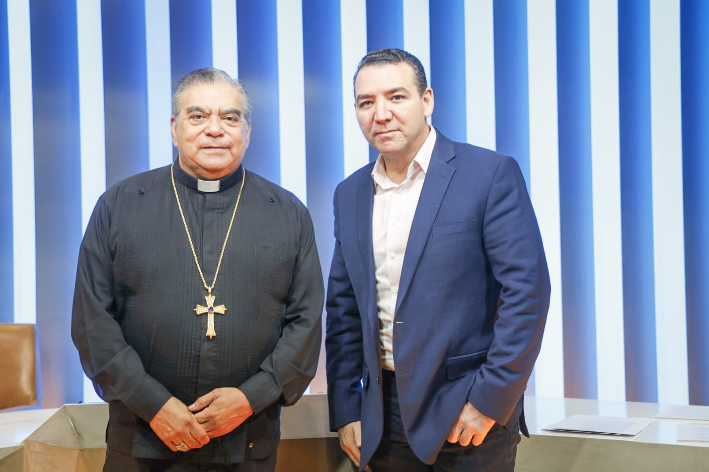 el Obispo de la Diocesis de Culiacán Jesus Jose Herrera Quiñonez visito vibra radio