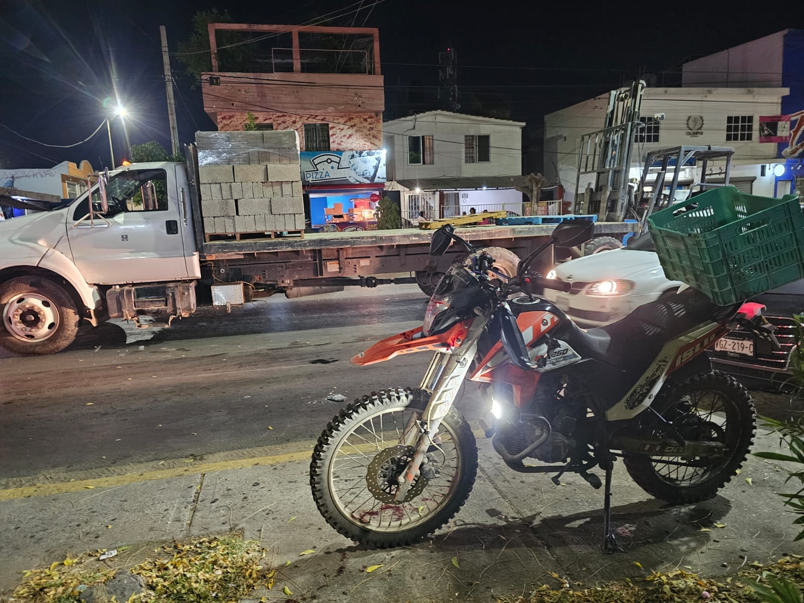 el motociclista logro ponerse en pie por su propia cuenta