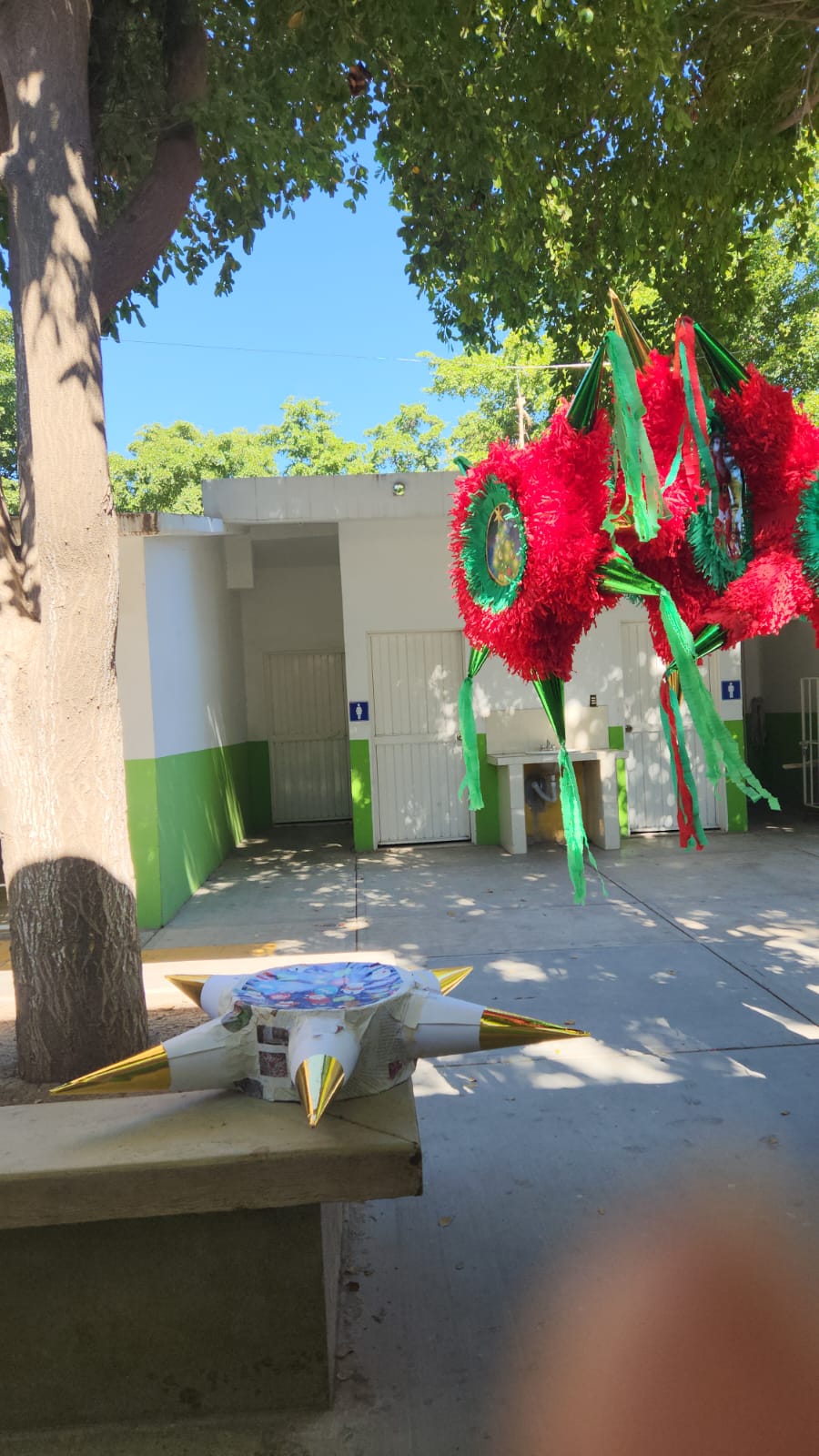 elaboracion de piñatas en el cam 27 de guasave