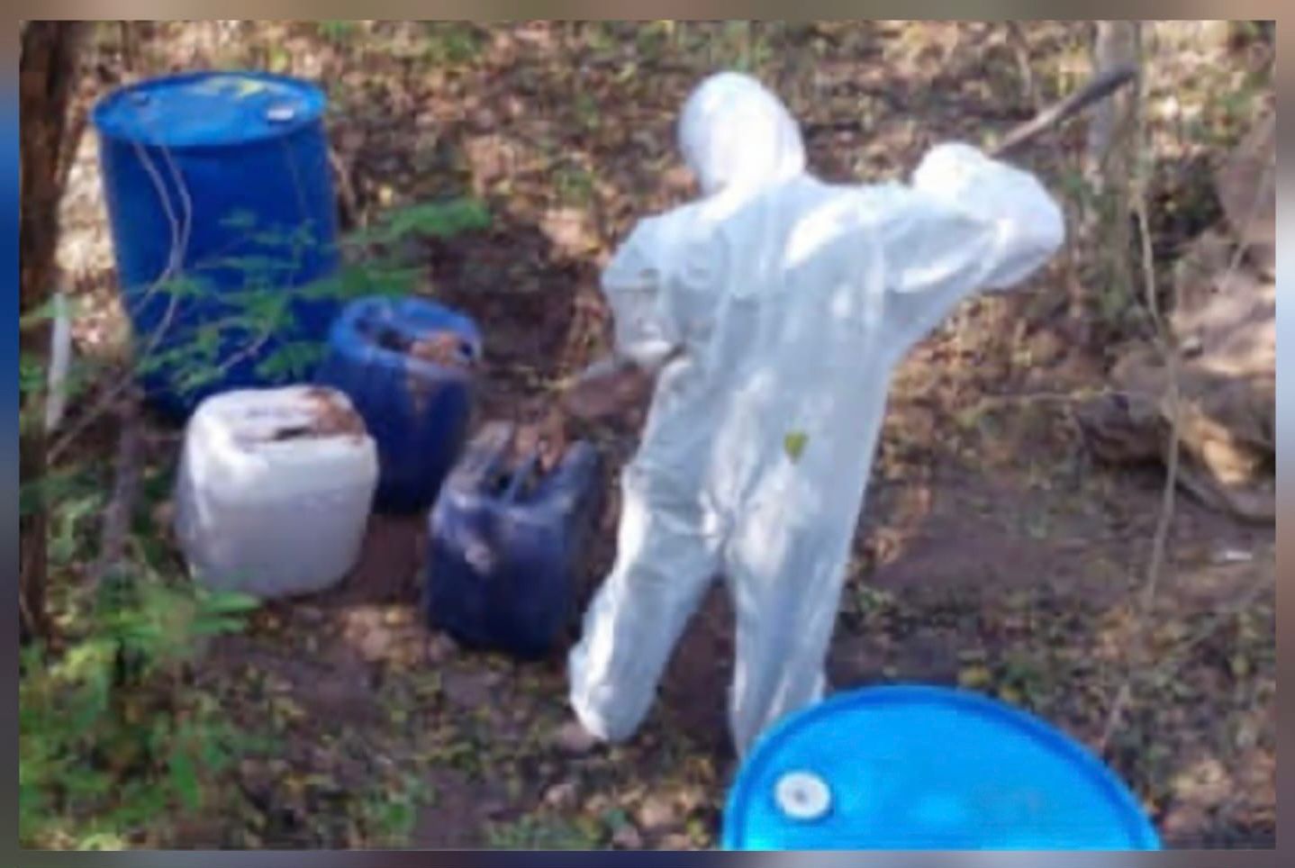 elementos del ejercito destruyendo laboratorios clandestinos