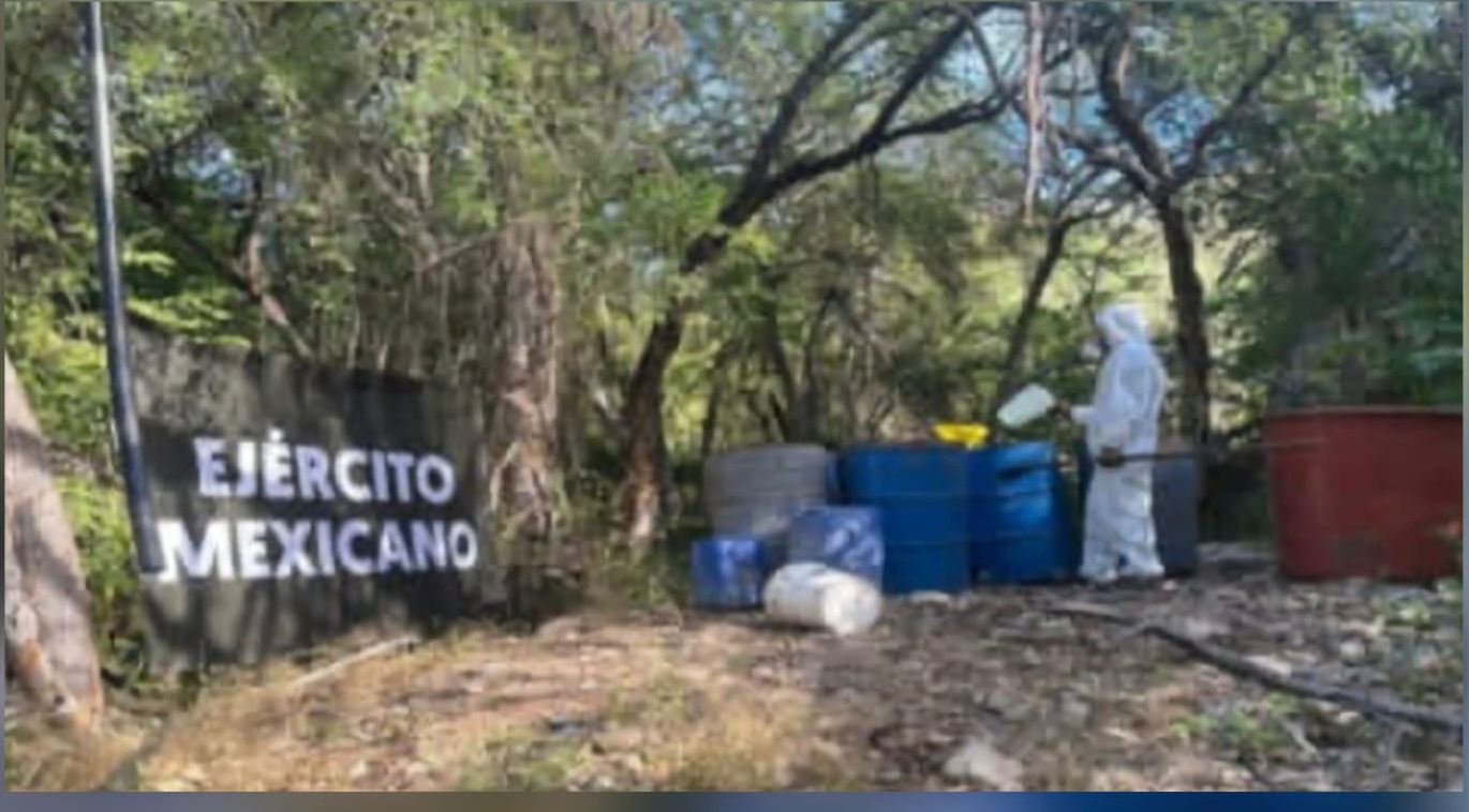 elementos del ejercito destruyendo laboratorios clandestinos