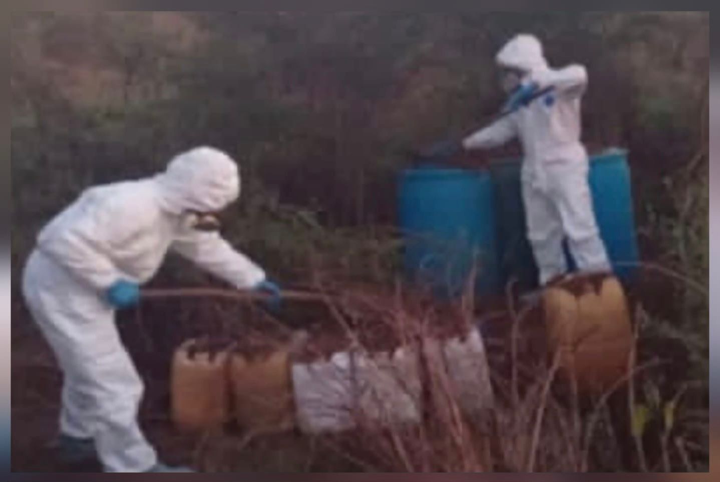 elementos del ejercito destruyendo laboratorios clandestinos