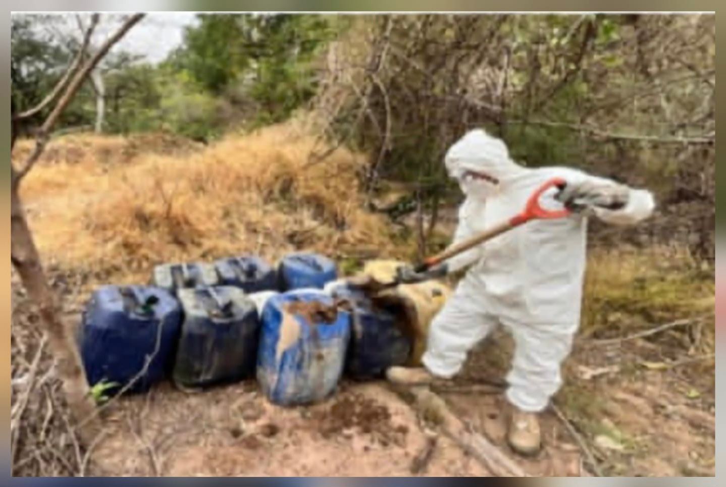elementos del ejercito destruyendo laboratorios clandestinos