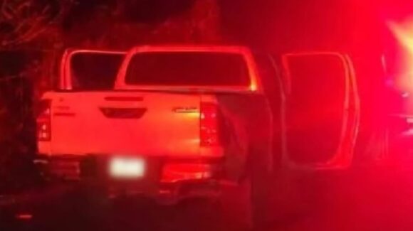 Dos hombres son localizados ejecutados a balazos dentro de una camioneta cerca del crucero de Chametla en Rosario, Sinaloa