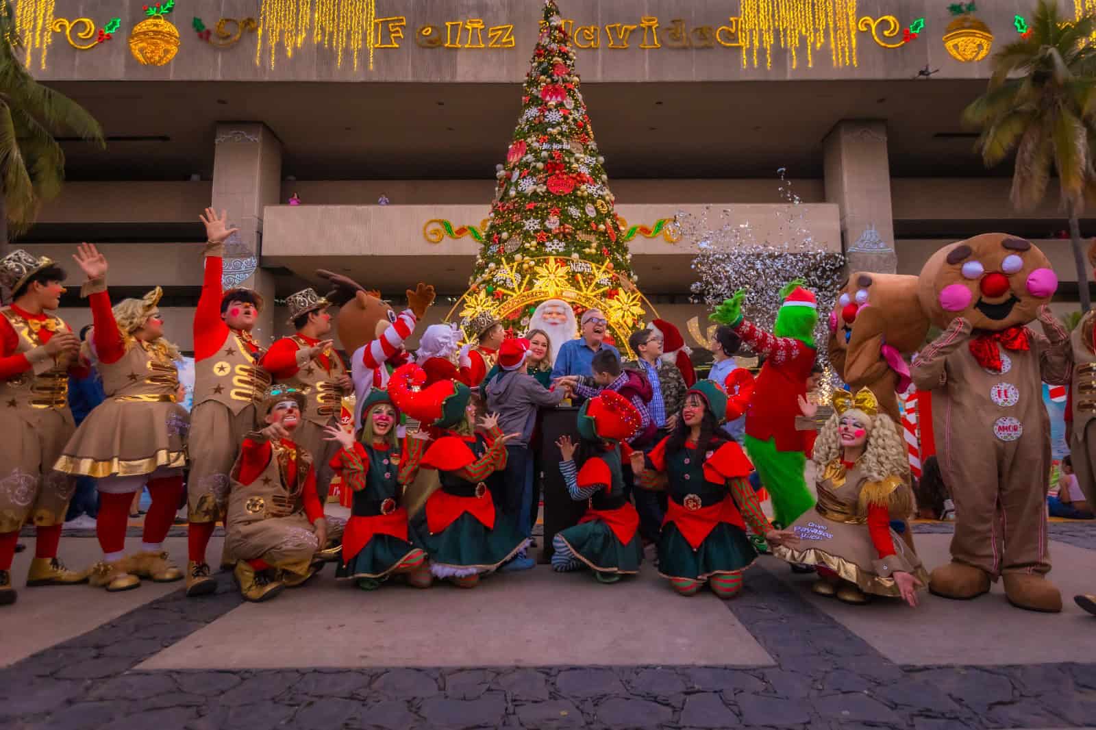 Encendido de árbol en Culiacán 2025