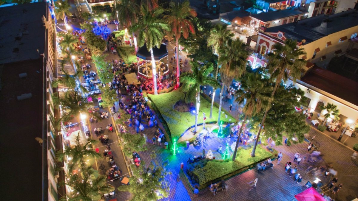 encendido de magia en la plazuela machado de mazatlan