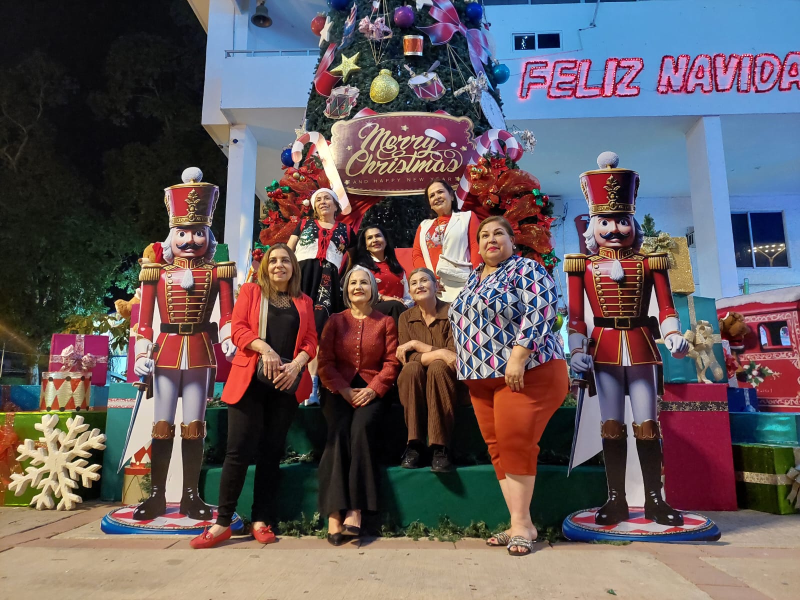 Encendido del árbol navideño en Salvador Alvarado