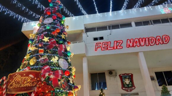 La magia de la Navidad ilumina Salvador Alvarado, Sinaloa, con el tradicional encendido del árbol