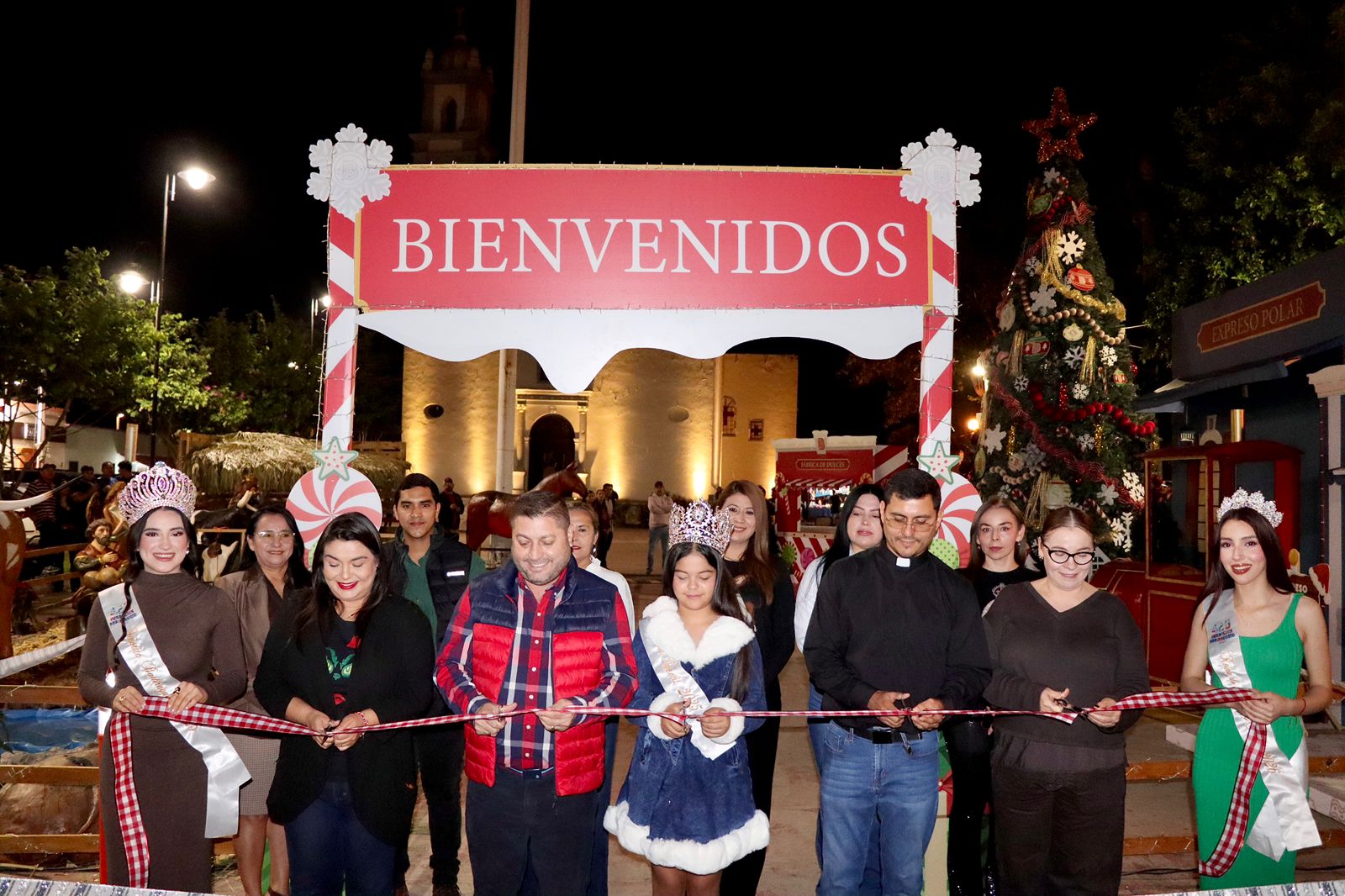 Encendido del árbol navideño y nacimiento en Badiraguato, Sin.