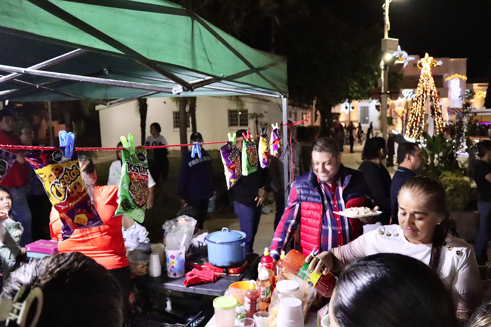 Encendido del árbol navideño y nacimiento en Badiraguato, Sin.