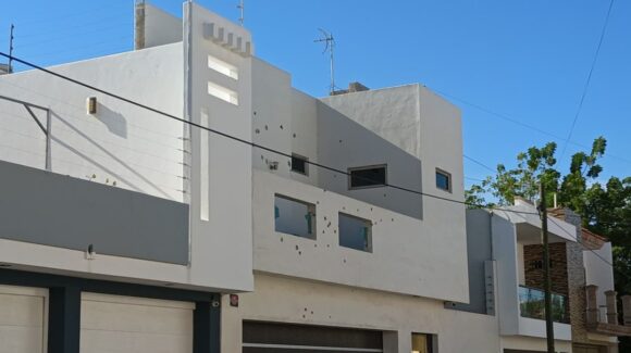 Encuentran otra casa tiroteada la madrugada de este martes al norte de Culiacán, Sinaloa