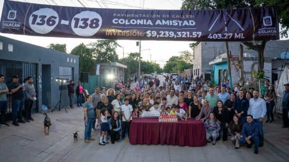 Gámez Mendívil entrega tres calles pavimentadas en la colonia La Amistad, al oriente de Culiacán, Sinaloa
