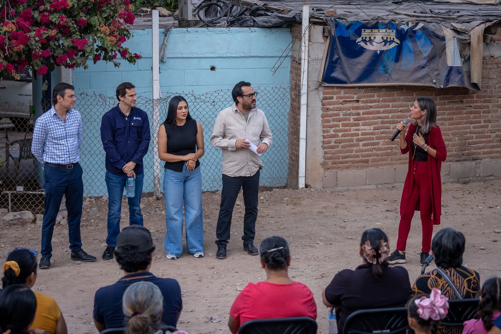 Entregan calles pavimentadas en colonia La Amistad, en Culiacán