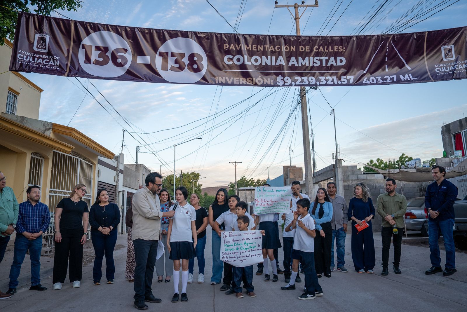 Entregan calles pavimentadas en colonia La Amistad, en Culiacán