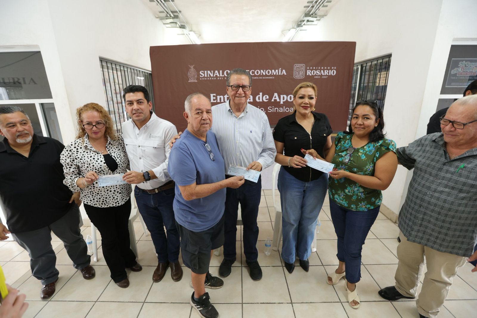 Entrega de apoyos económicos en Rosario, Sinaloa