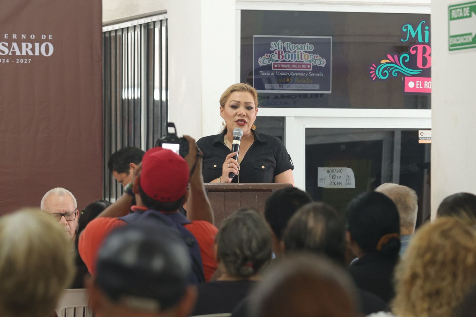 Entrega de apoyos económicos en Rosario, Sinaloa