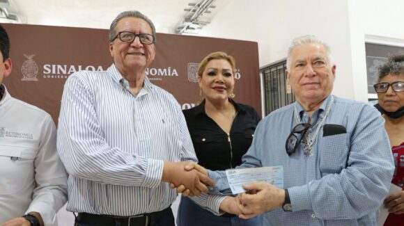 Impulso de fin de año: comerciantes del mercado de Rosario, Sinaloa, reciben nuevo apoyo económico estatal