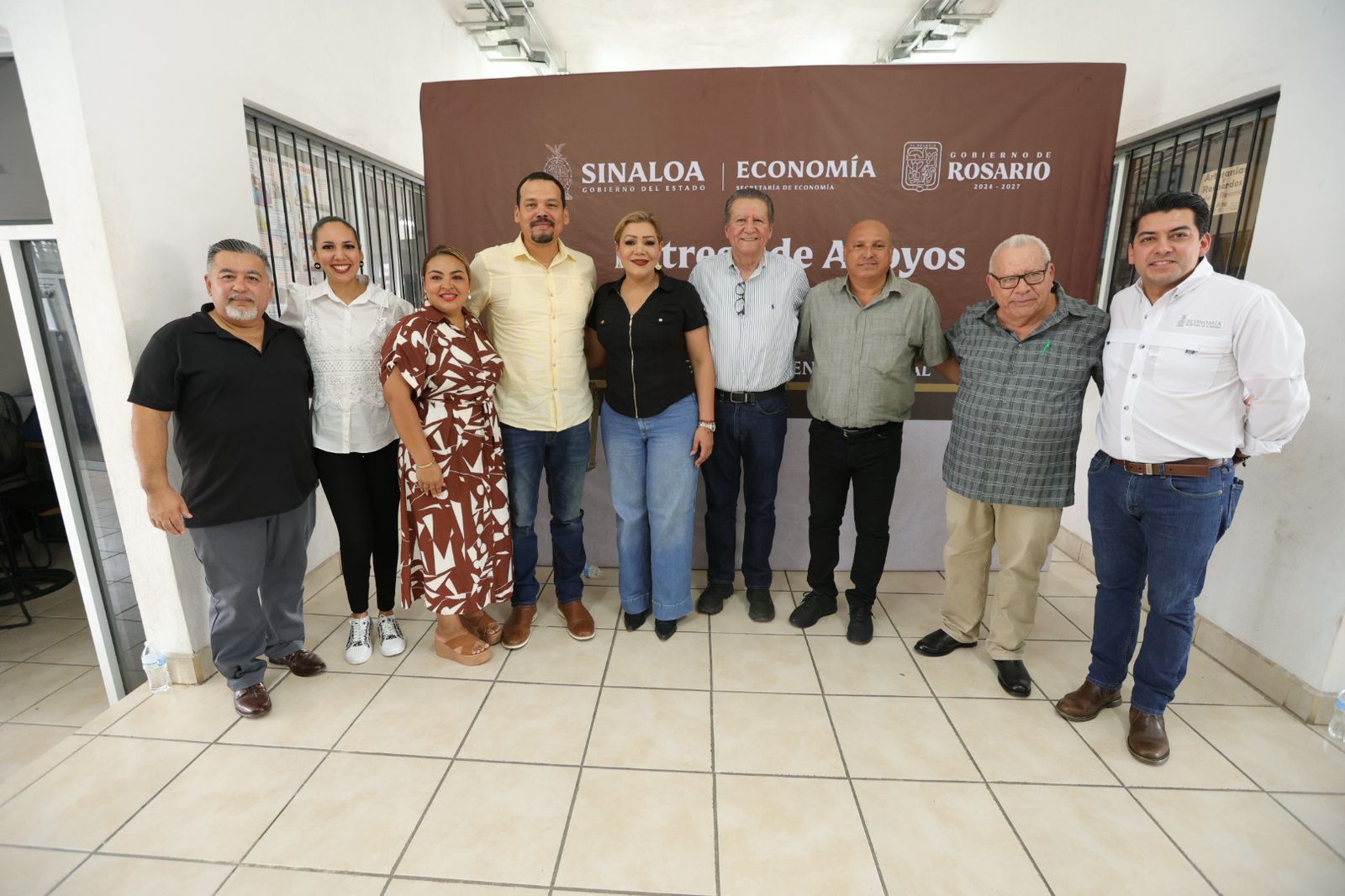 Entrega de apoyos económicos en Rosario, Sinaloa