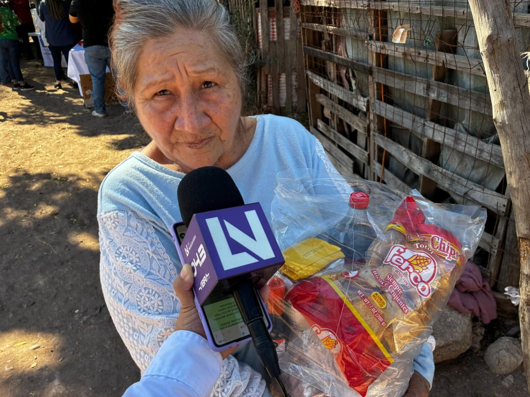 DIF Ahome entrega cenas navideñas en zonas vulnerables