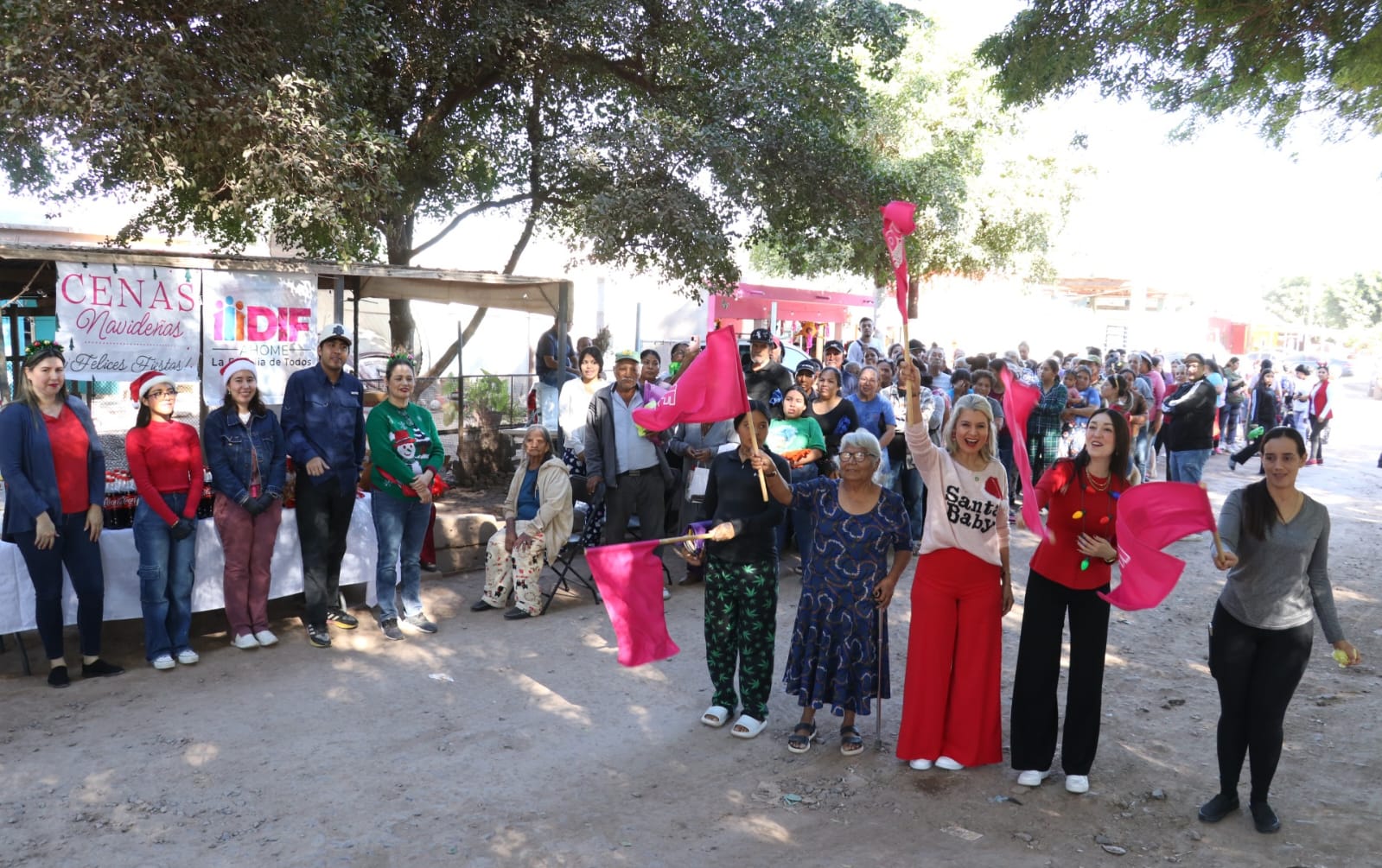 DIF Ahome entrega cenas navideñas en zonas vulnerables