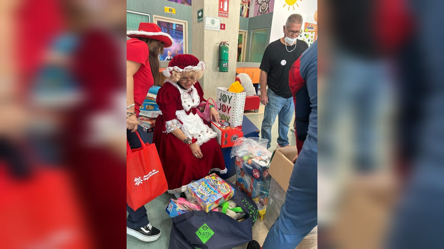 Proyecto Sonrisas y Fundación Grupo ARHE entregan juguetes a niños internados en el Hospital Pediátrico de Sinaloa