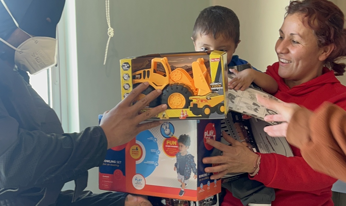 Proyecto Sonrisas y Fundación Grupo ARHE entregan juguetes a niños internados en el Hospital Pediátrico de Sinaloa