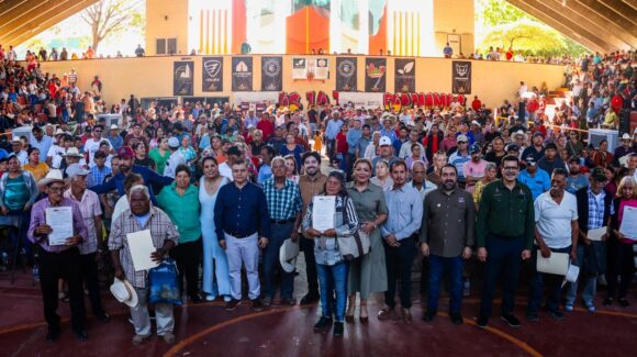 Más de mil 500 familias de Rosario, Sinaloa, reciben certeza jurídica sobre su patrimonio
