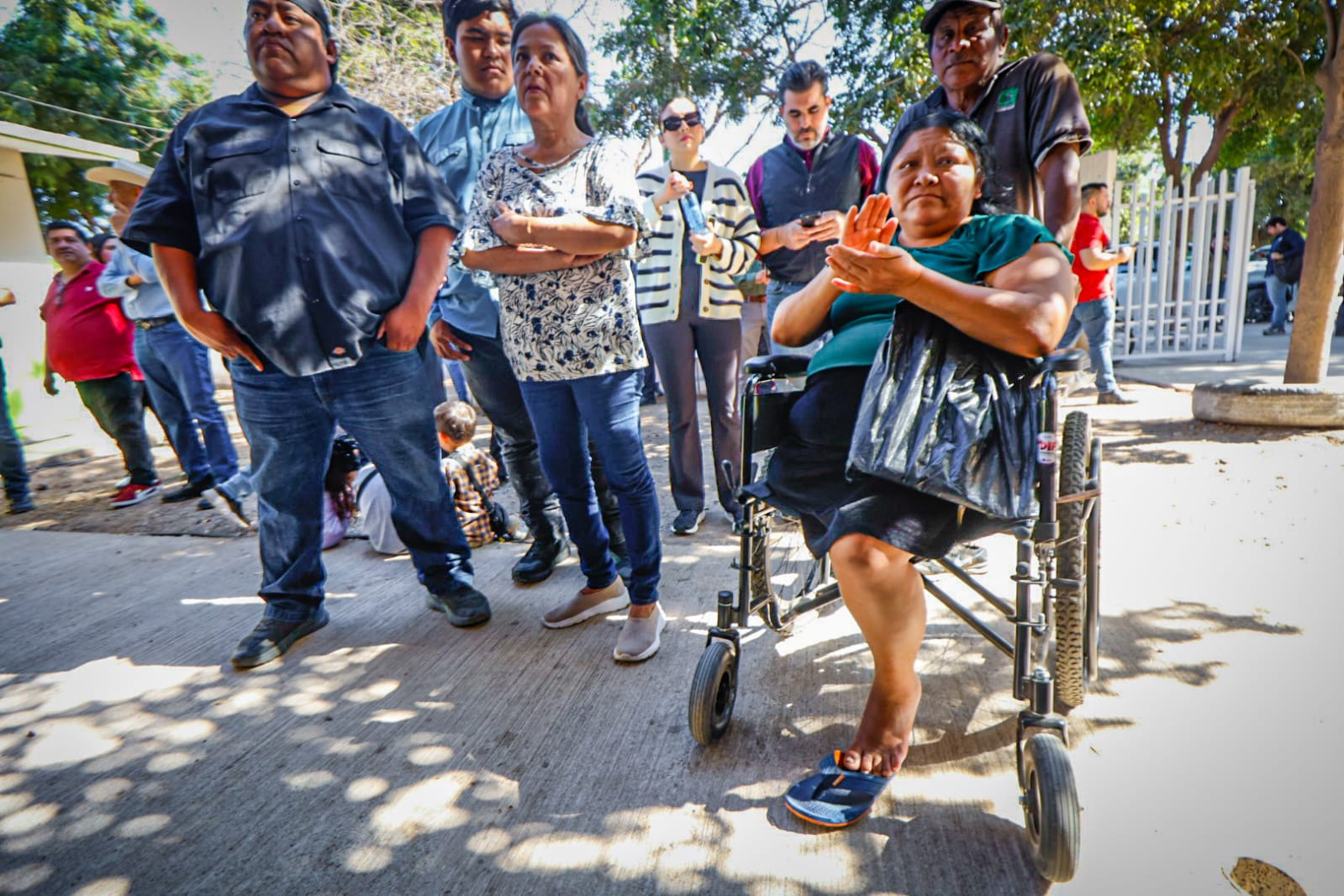Entrega de títulos de propiedad a vecinos de El Ranchito, en Culiacán