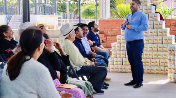 Llega la Navidad a la sierra de Badiraguato; José Paz López entrega obra pública y apoyos alimenticios en la comunidad de Soyatita
