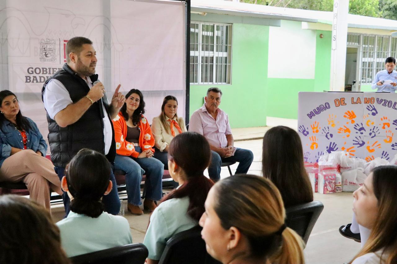 Entregan apoyos del programa Menstruación Digna, en Badiraguato