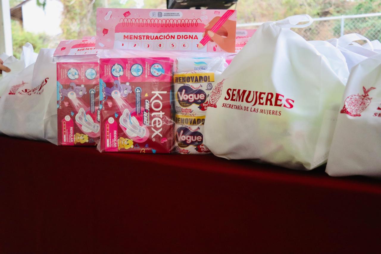 Entregan apoyos del programa Menstruación Digna, en Badiraguato