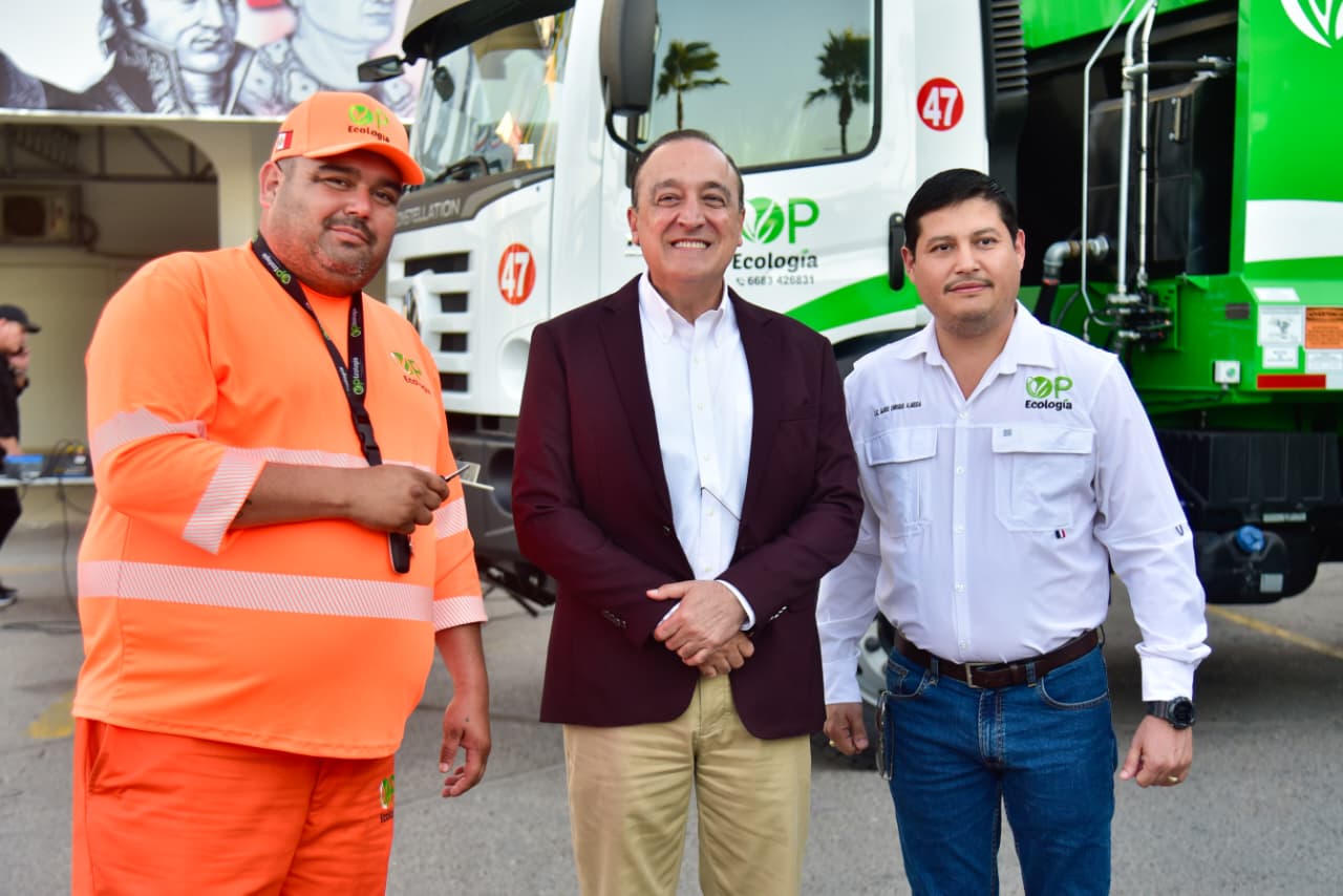 Entregan camiones recolectores de basura y vactors en Ahome