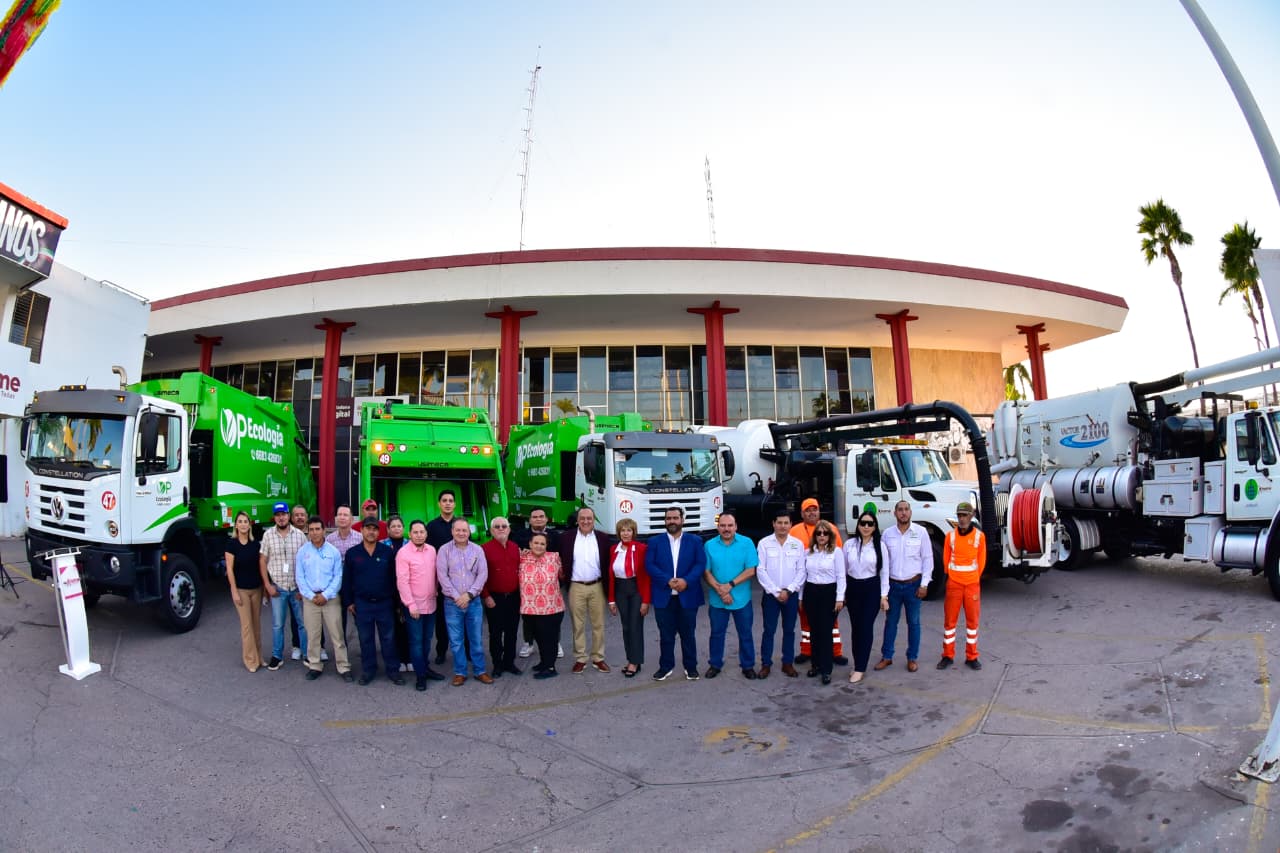 Entregan camiones recolectores de basura y vactors en Ahome