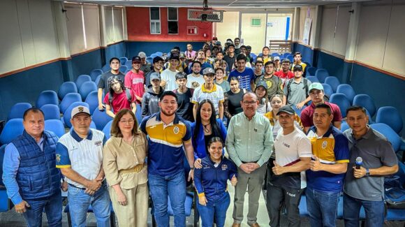La UAS reconoce a los paratletas Luis Carlos López y Pauleth Mejía en Guasave