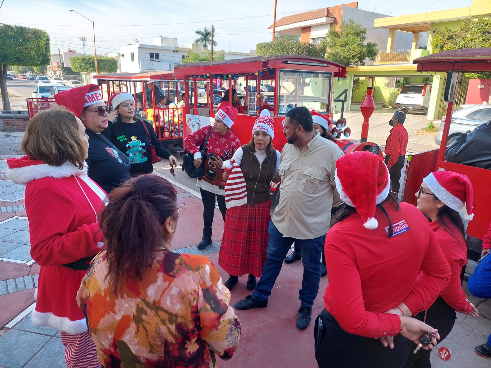 entregan juguetes a pequeños en salvador alvarado