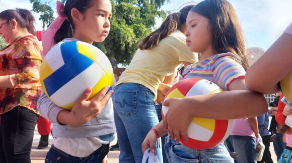Concluye con éxito la 14va edición del programa “Un juguete, una ilusión” en colonias de Guamúchil