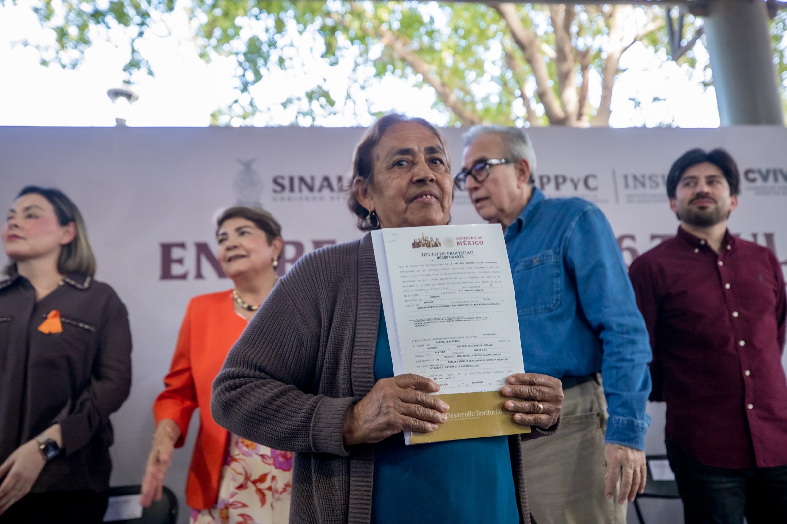 entregan mas de 3000 títulos de propiedad a familias de Guasave