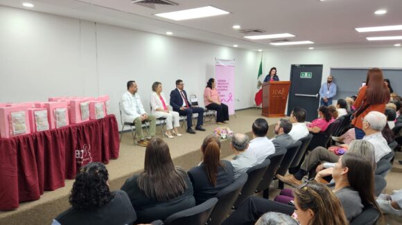 Entregan prótesis mamarias externas a mujeres que vencieron el cáncer de mama en Sinaloa