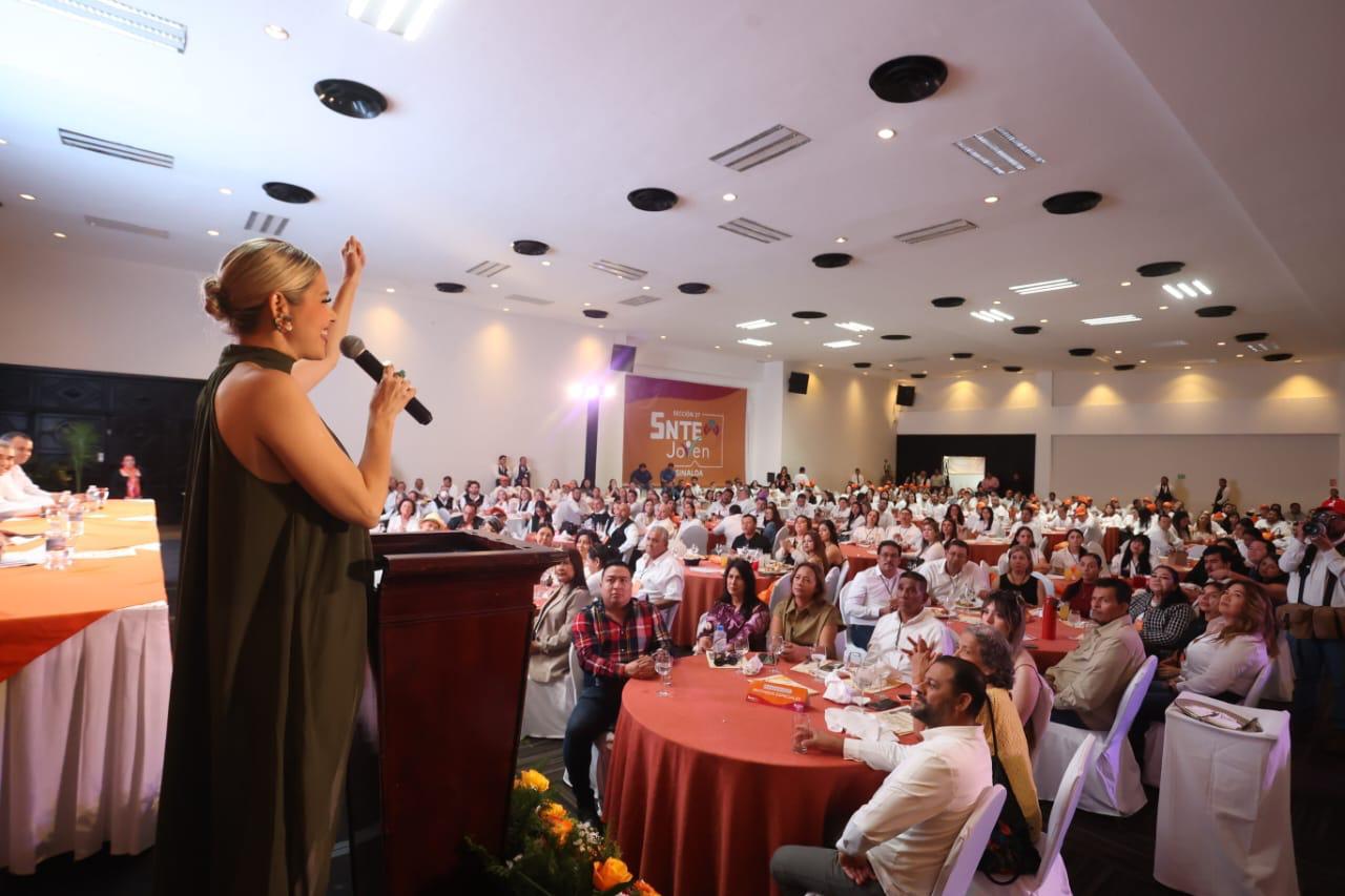 Estrella Palacios sostiene encuentro con el SNTE Joven en Mazatlán