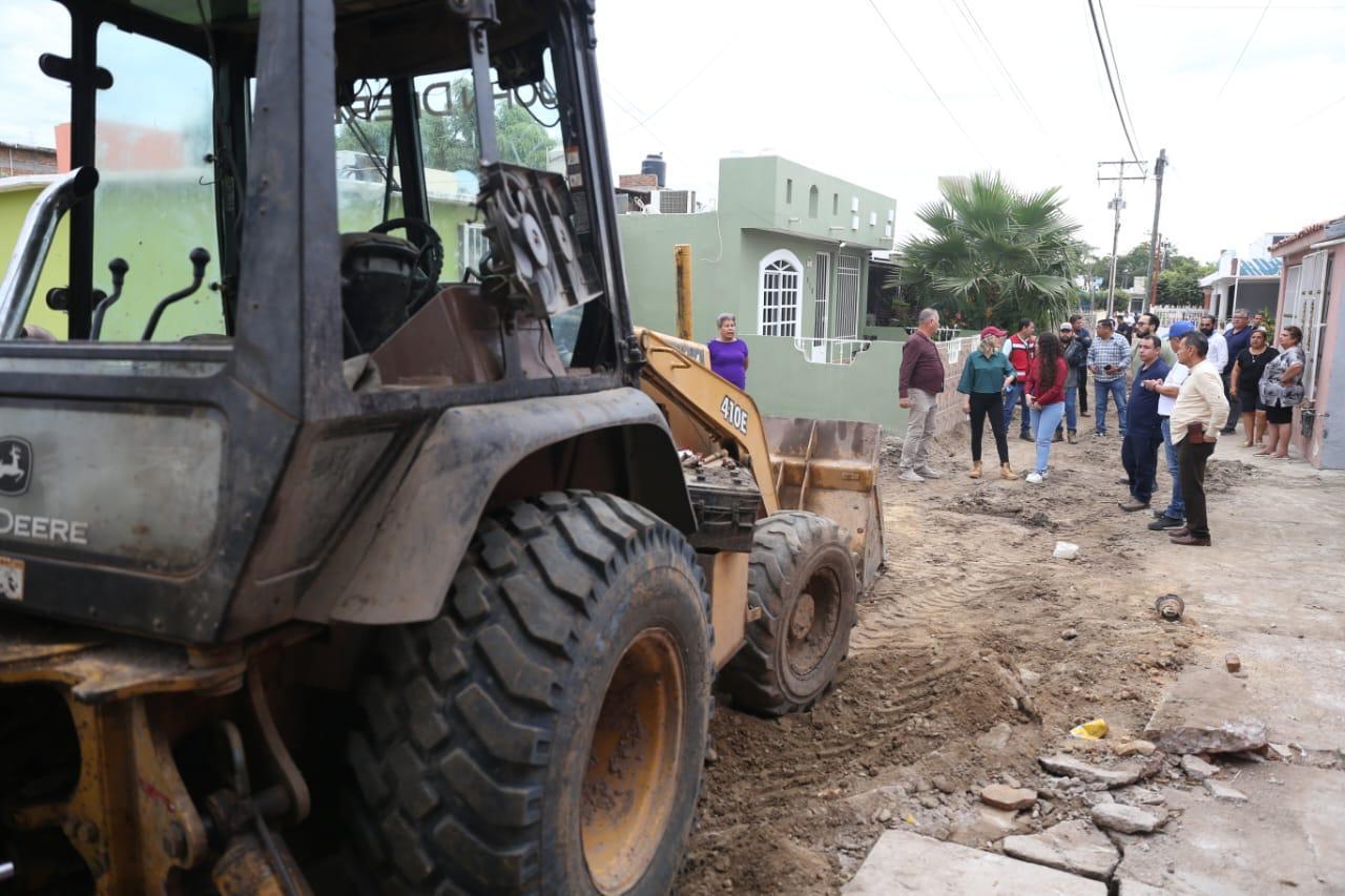 estrella palacios supervisa obra en mazatlan
