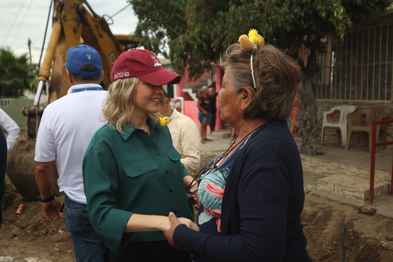 estrella palacios supervisa obra en mazatlan