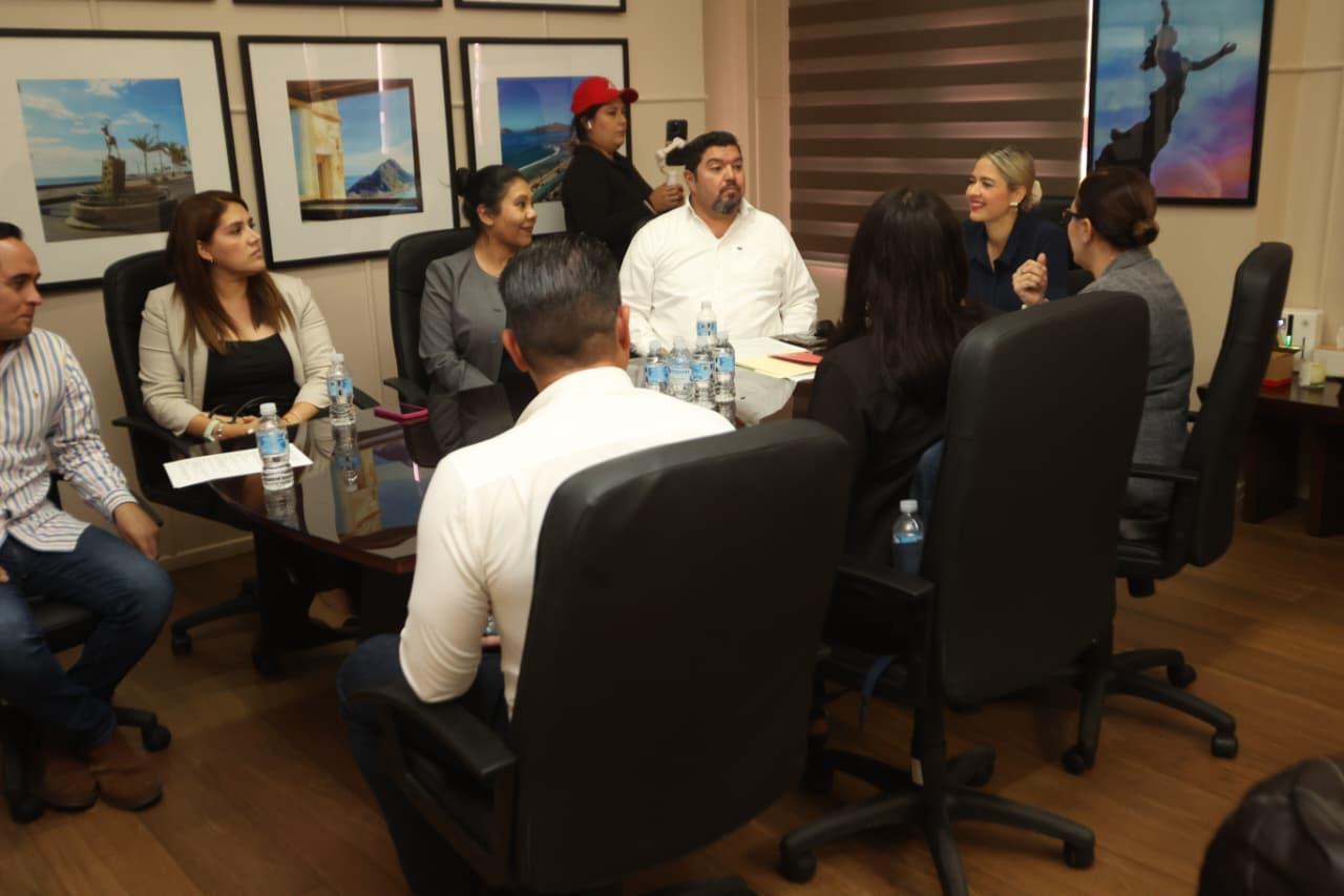 Estrella Palacios y Ejecutivos de Venta y Mercadotecnia de Mazatlán