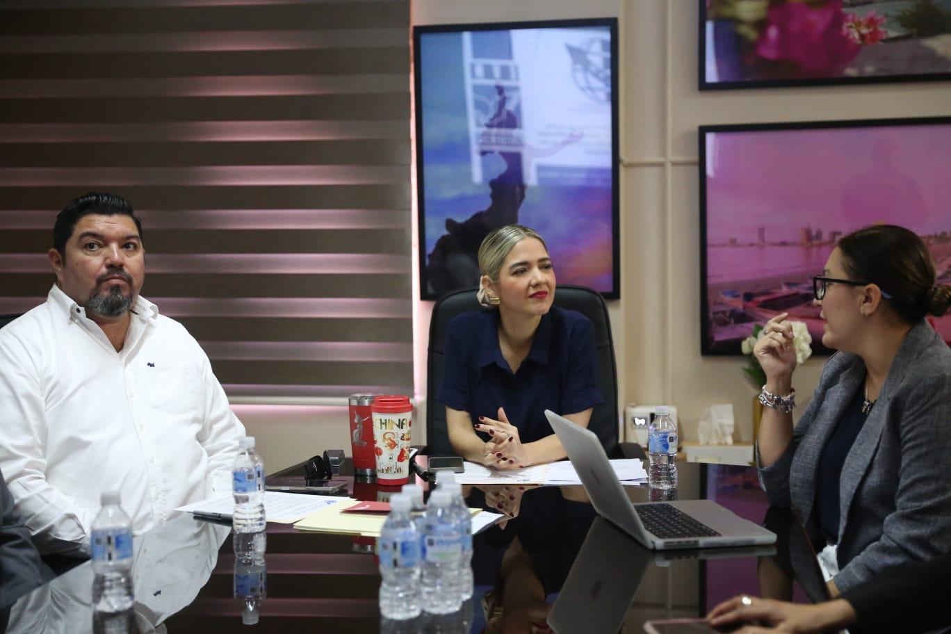 Estrella Palacios y Ejecutivos de Venta y Mercadotecnia de Mazatlán