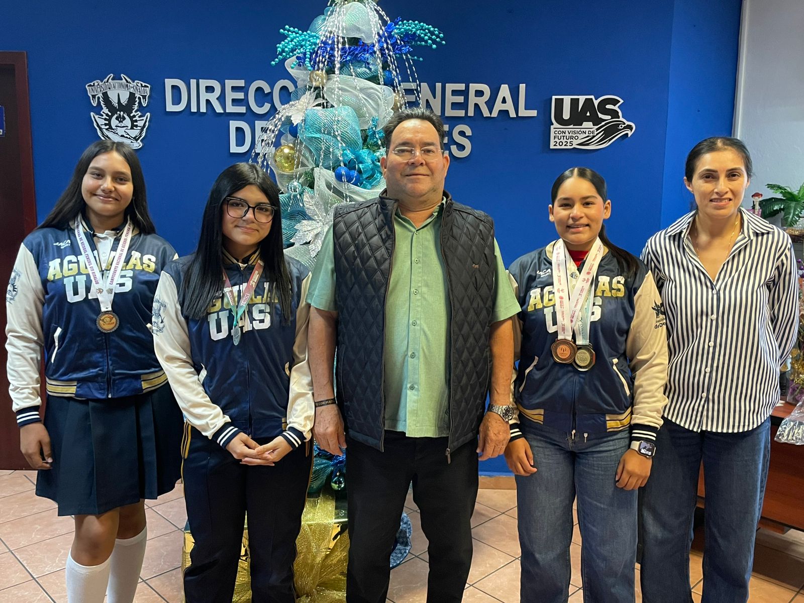 estudiantes deportistas medallistas águilas UAS