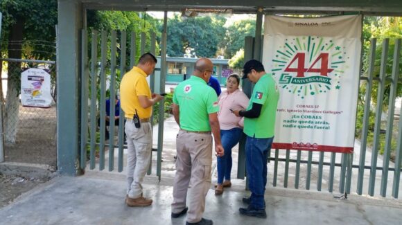 Por fuga de amoníaco de una nodriza evacuan preparatoria del ejido Bachomobampo 2 en el municipio de Ahome, Sinaloa